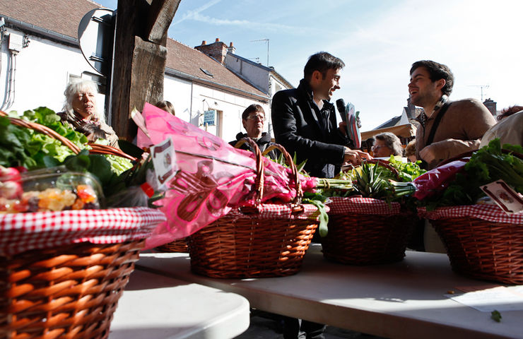 Paniers garnis au marché 