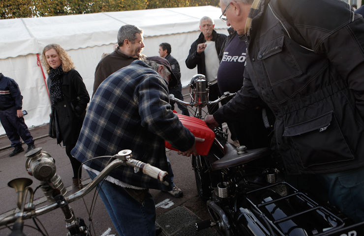 141122 défilé motos anciennes